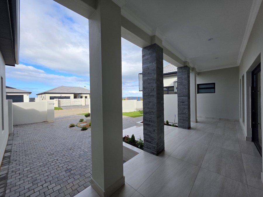 4 Bedroom Property for Sale in Fountains Estate Eastern Cape